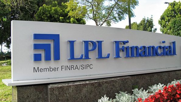 Giant Enterprises Drive LPL’s Third Quarter Recruiting